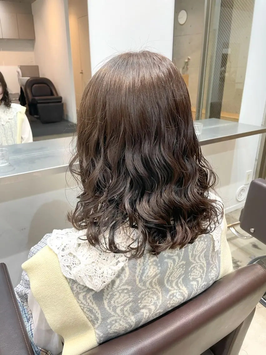 ミディアム カラー パーマ ミディアムパーマ ベージュカラー デジタルパーマ カット ヘアカラー パーマ トリートメント 【表参道】Ruri デジタルパーマのヘアスタイル