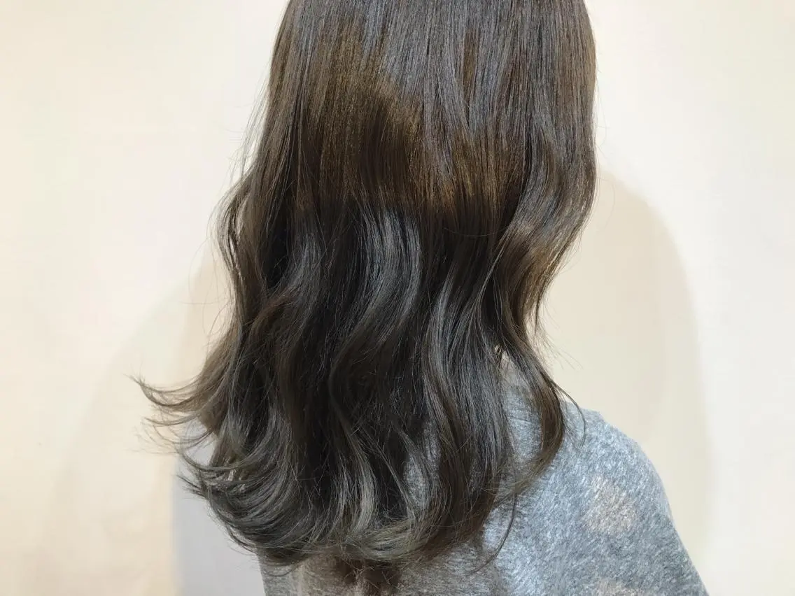 セミロング カラー アッシュ グラデーションカラー ハイライトカラー ハイライト ヒロミ/アレンジ/ アンニュイ/透け感のヘアスタイル