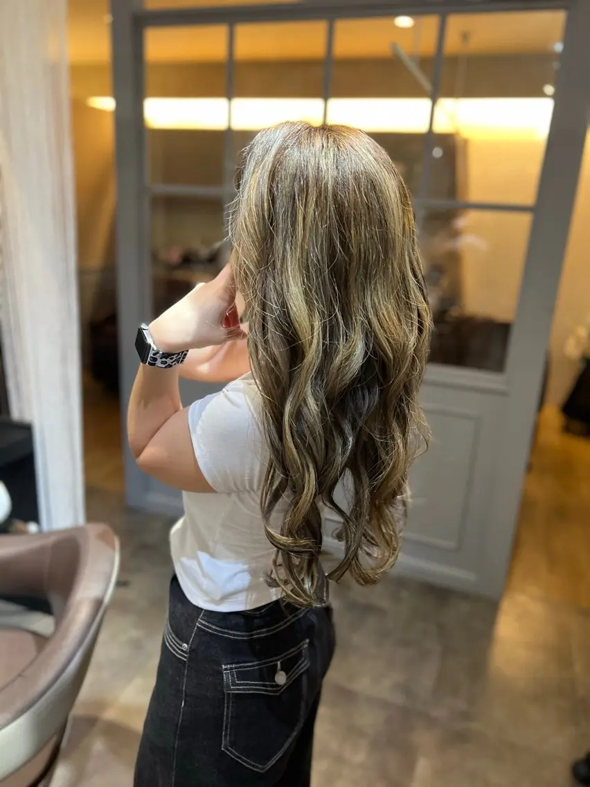 ロング ハイライト カット ヘアカラー 川村 綾のヘアスタイル