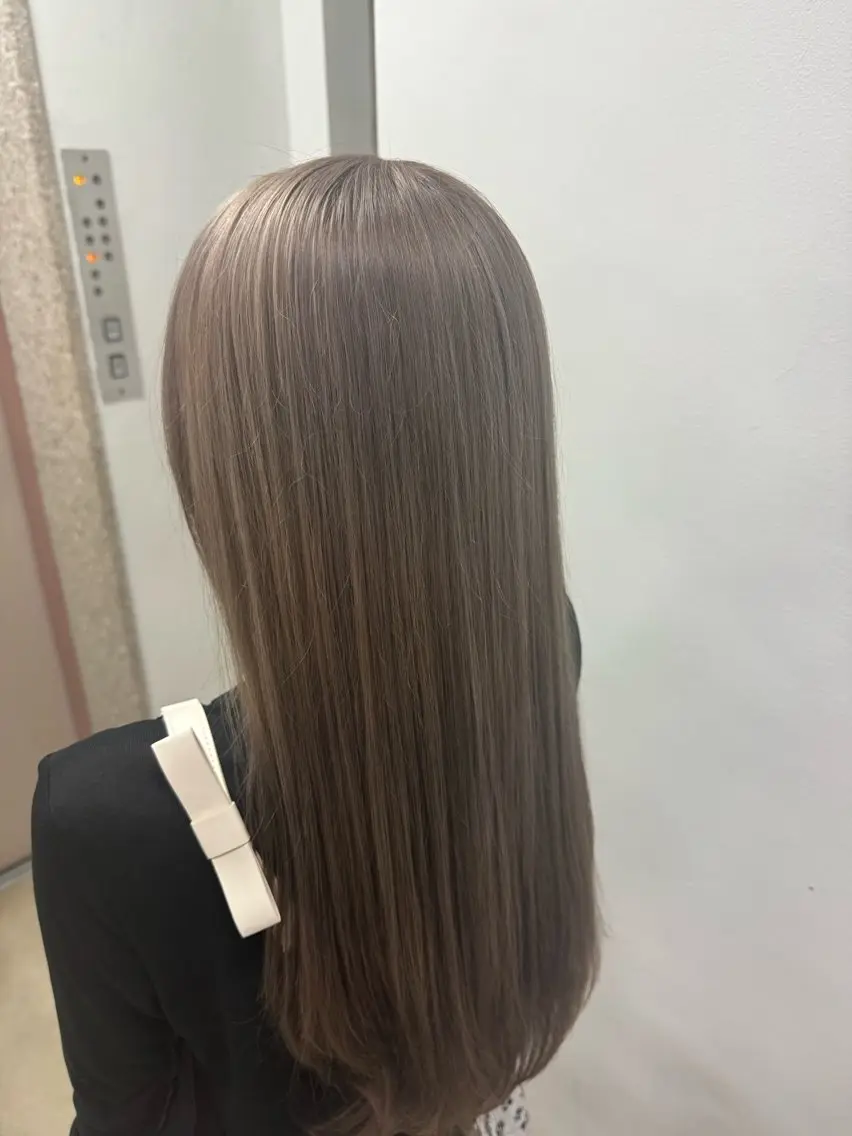 ロング ヘアカラー 中韓𝒎𝒊𝒙🎀 ハイトーン/ベージュのヘアスタイル