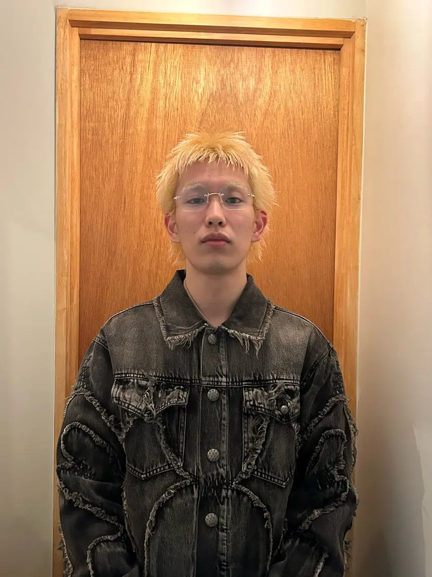 カラー ブリーチ 小木曽 新大のヘアスタイル