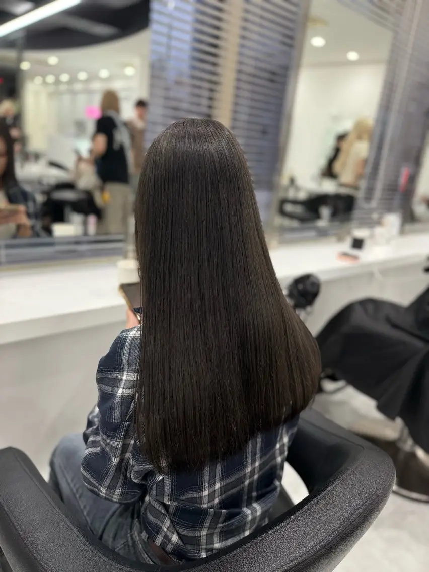 ロング カラー ダークグレー ダークグレージュ グレージュ ラベンダー💜 グレージュ🩶のヘアスタイル