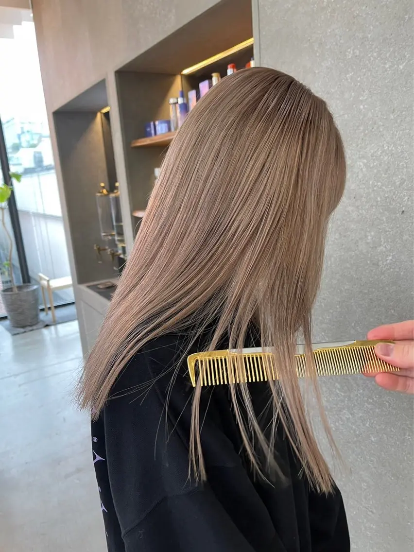 セミロング カラー ベージュカラー ミルクティーベージュ ヘアカラー トリートメント ブリーチ特化 梅田本多翔のヘアスタイル