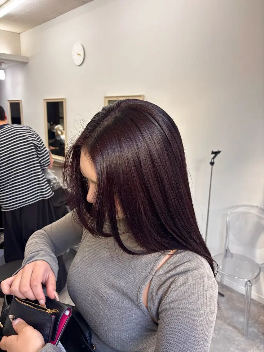 カラー ブリーチ ボルドーカラー 透明感カラー ブリーチなしカラー ヘアカラー 楢本 莉子のヘアスタイル