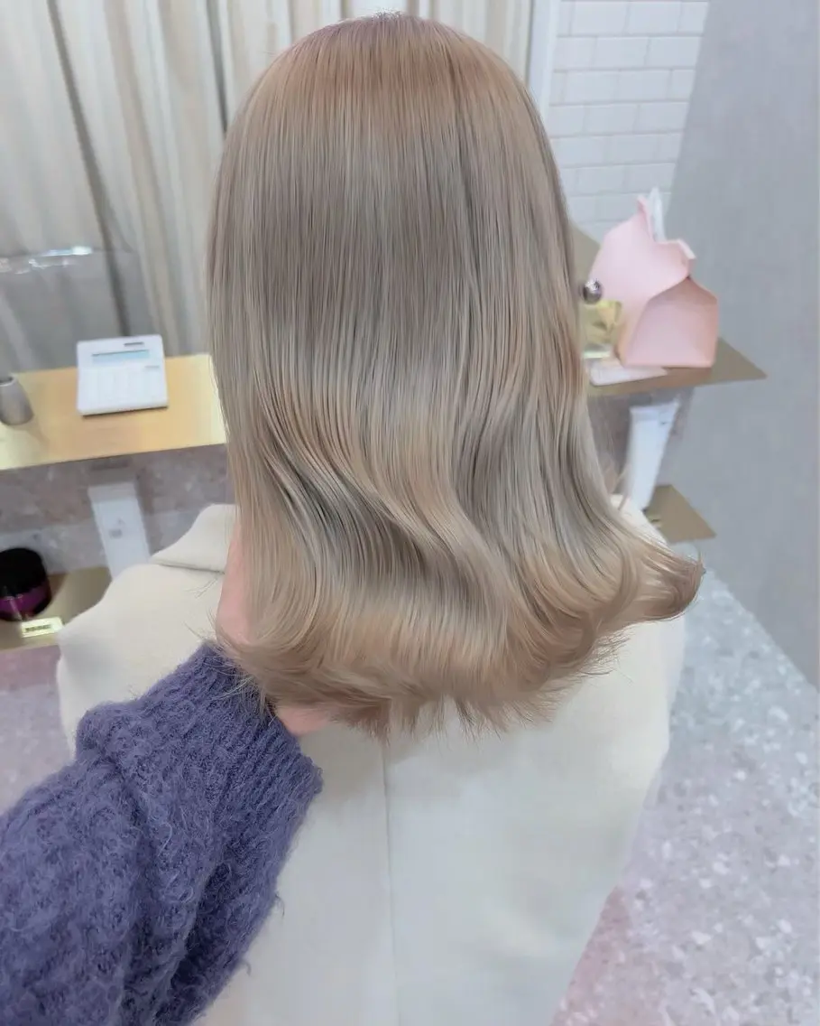 ミディアム カラー ヘアアレンジ ヘアカラー トリートメント fumika🎀 ベージュのヘアスタイル