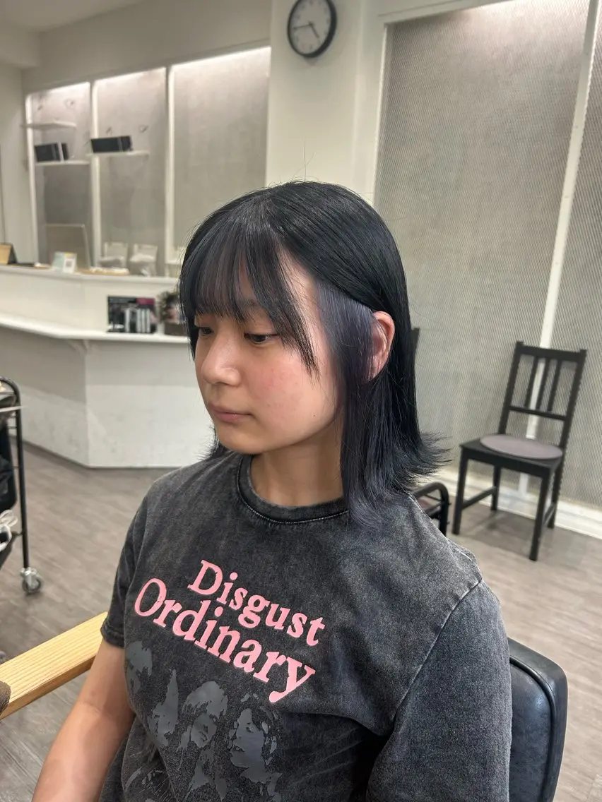 ミディアム カラー ヘアアレンジ 黒髪 ブルーカラー ブルーブラック 透明感カラー ヘアカラー トリートメント cocotte 💟草間紫音💟のヘアスタイル