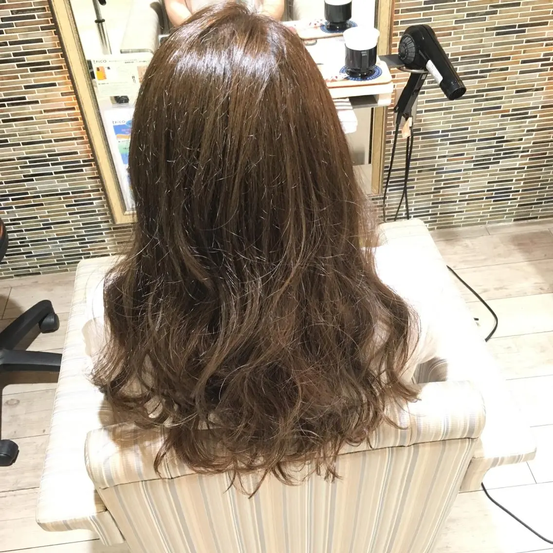 セミロング カラー アッシュ ベージュカラー ブリーチ 透明感カラー ダブルカラー 城領 直輝のヘアスタイル