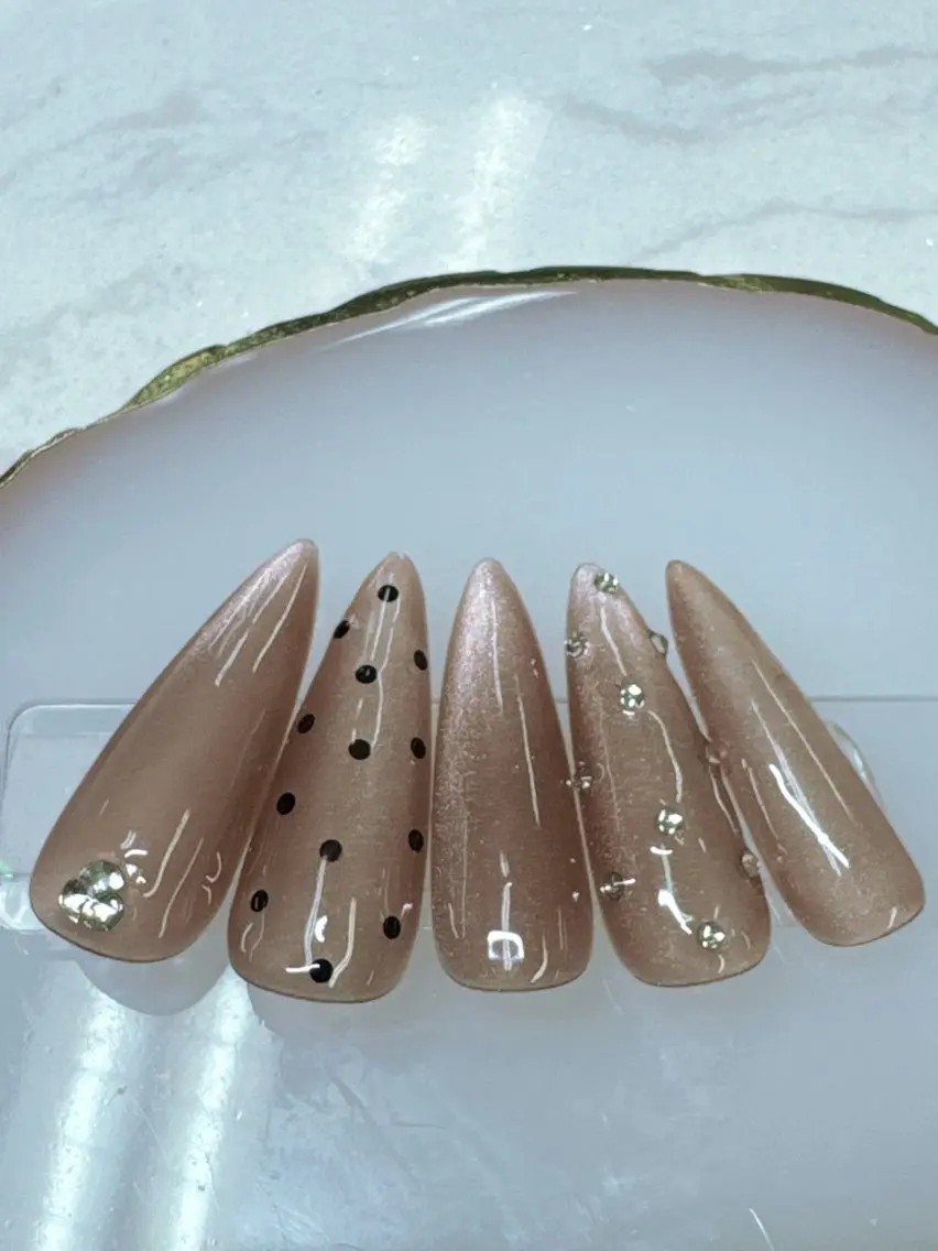 ネイル アートネイル べっ甲ネイル ボルドー ドット フットネイル Queeens nailのネイルデザイン