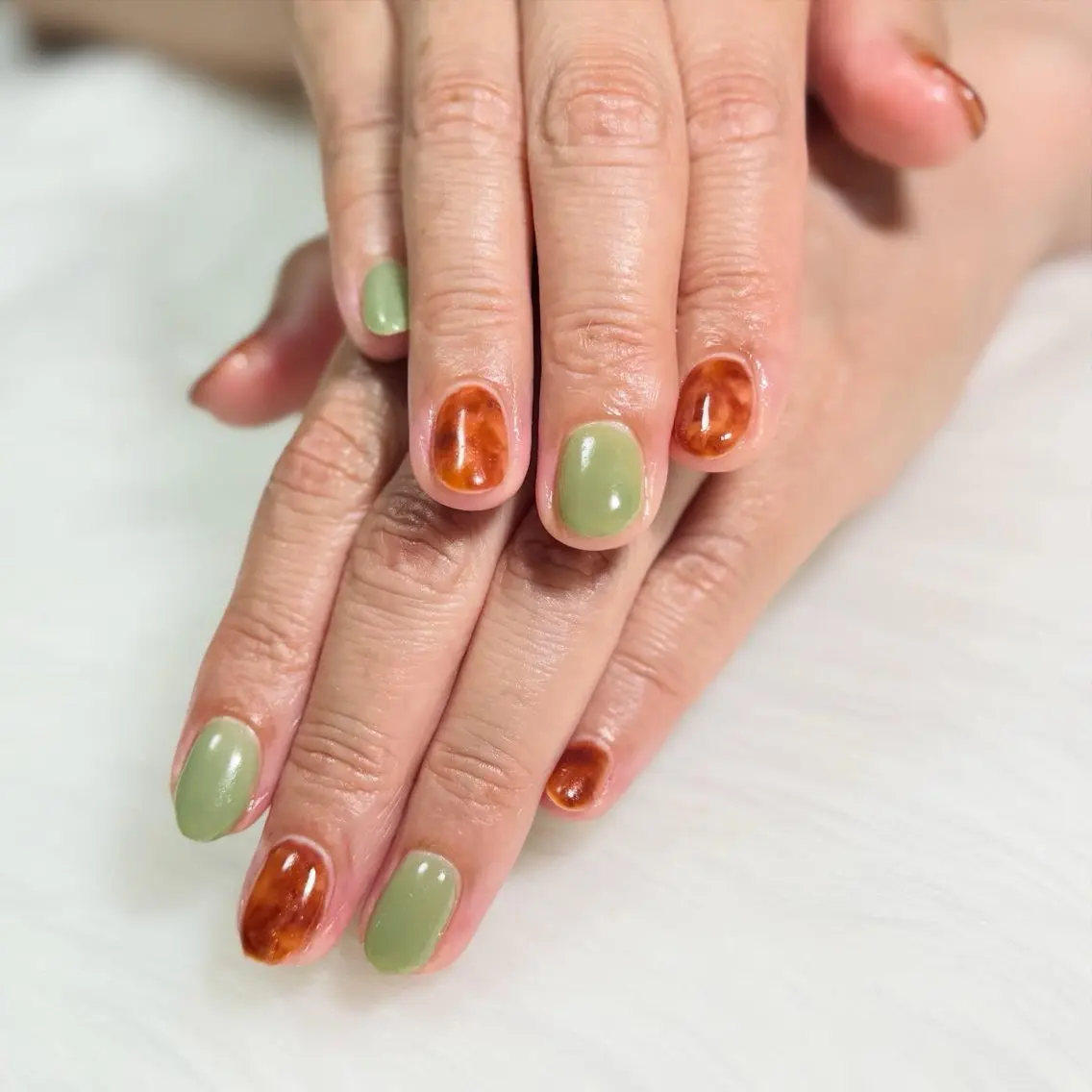 ネイル べっ甲ネイル グリーン ハンドネイル Coco Nailのネイルデザイン