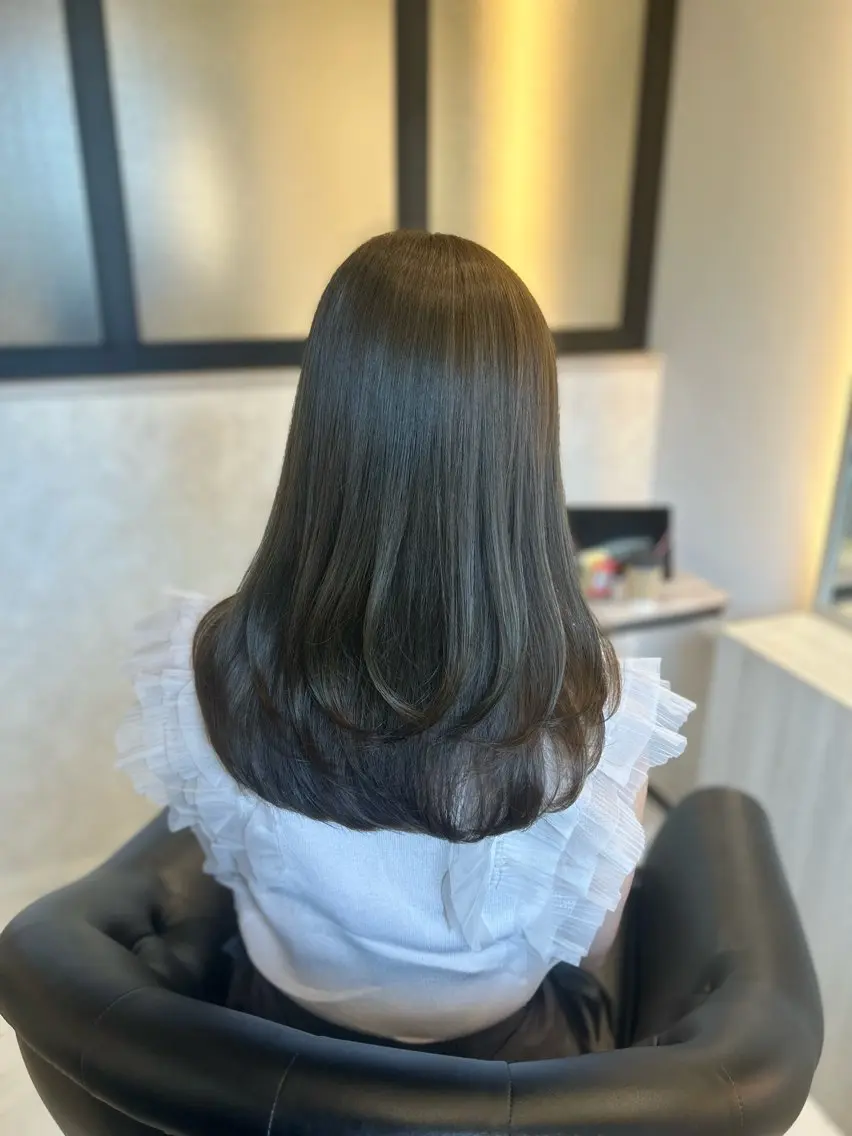 ミディアム カラー カット ヘアカラー トリートメント emi/髪質改善/ 韓国風/艶カラーのヘアスタイル