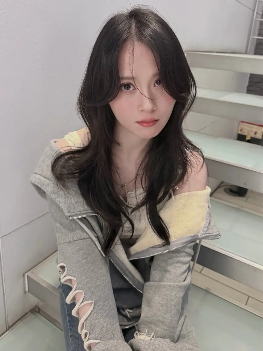 ロング レイヤーカット🪽 カネコミユのヘアスタイル