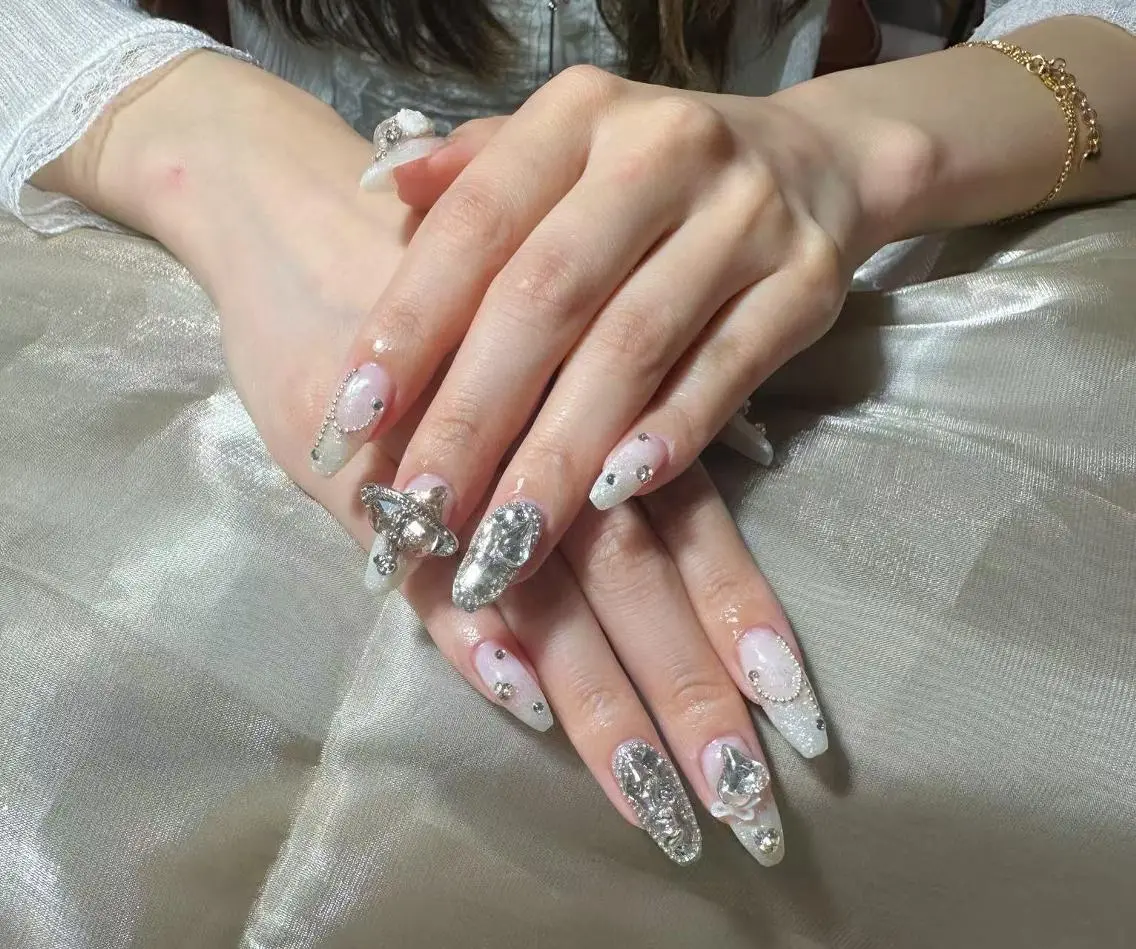 ネイル フレンチネイル ジェルネイル ガラスフレンチ 韓国ネイル マグネットネイル ハンドネイル ハンドケア The Nail& EyeLashのネイルデザイン