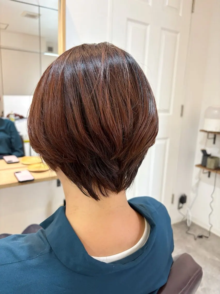 ショート ボブ 顔周りカット 髪質改善 レイヤーカット ショートヘア RISE SWELL 江坂momoneのヘアスタイル