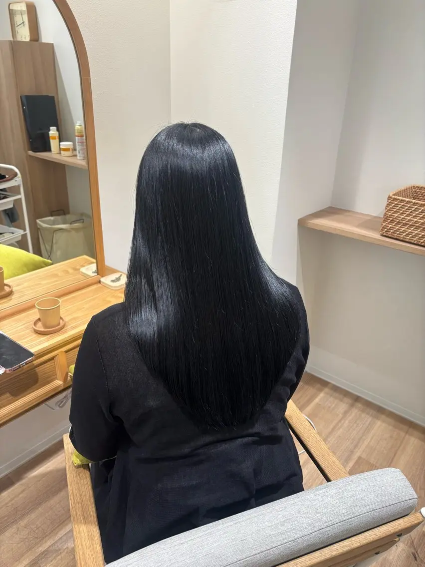 ロング カラー 黒髪 ブルーカラー ブルーブラック 韓国風ヘア レイヤーカット カット ヘアカラー トリートメント RINNO🌷透明感 カラー/髪質改善のヘアスタイル