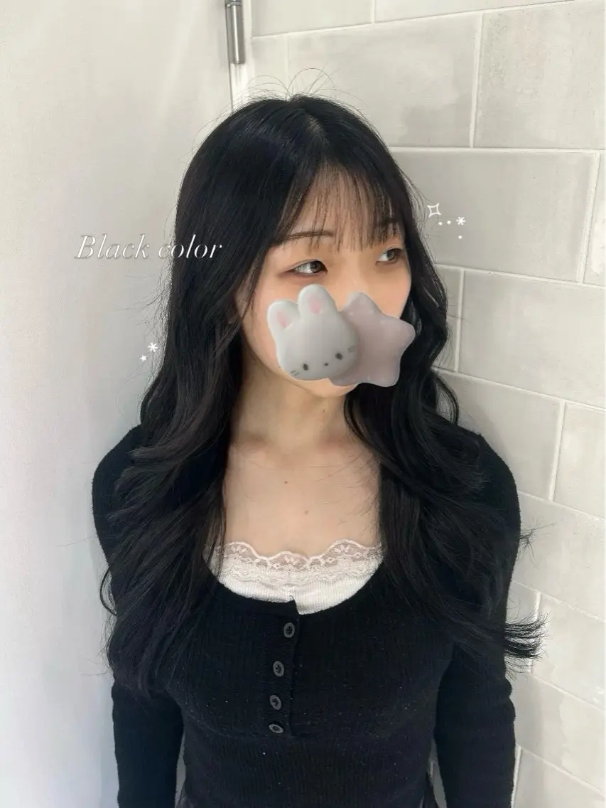 ロング カラー 黒髪 透明感カラー ヘアカラー トリートメント kana🎀 韓国風透明感カラーのヘアスタイル