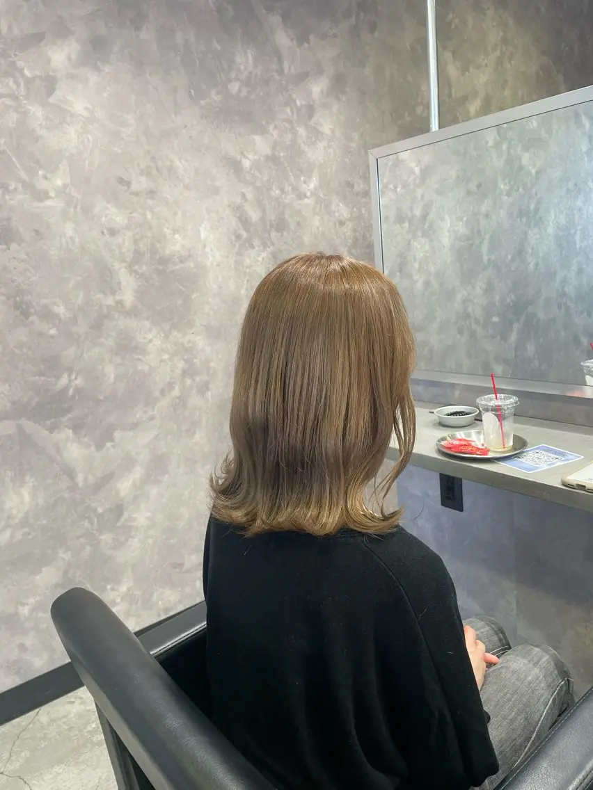 ミディアム カラー ブリーチ ヘアカラー トリートメント 手塚 由佳のヘアスタイル