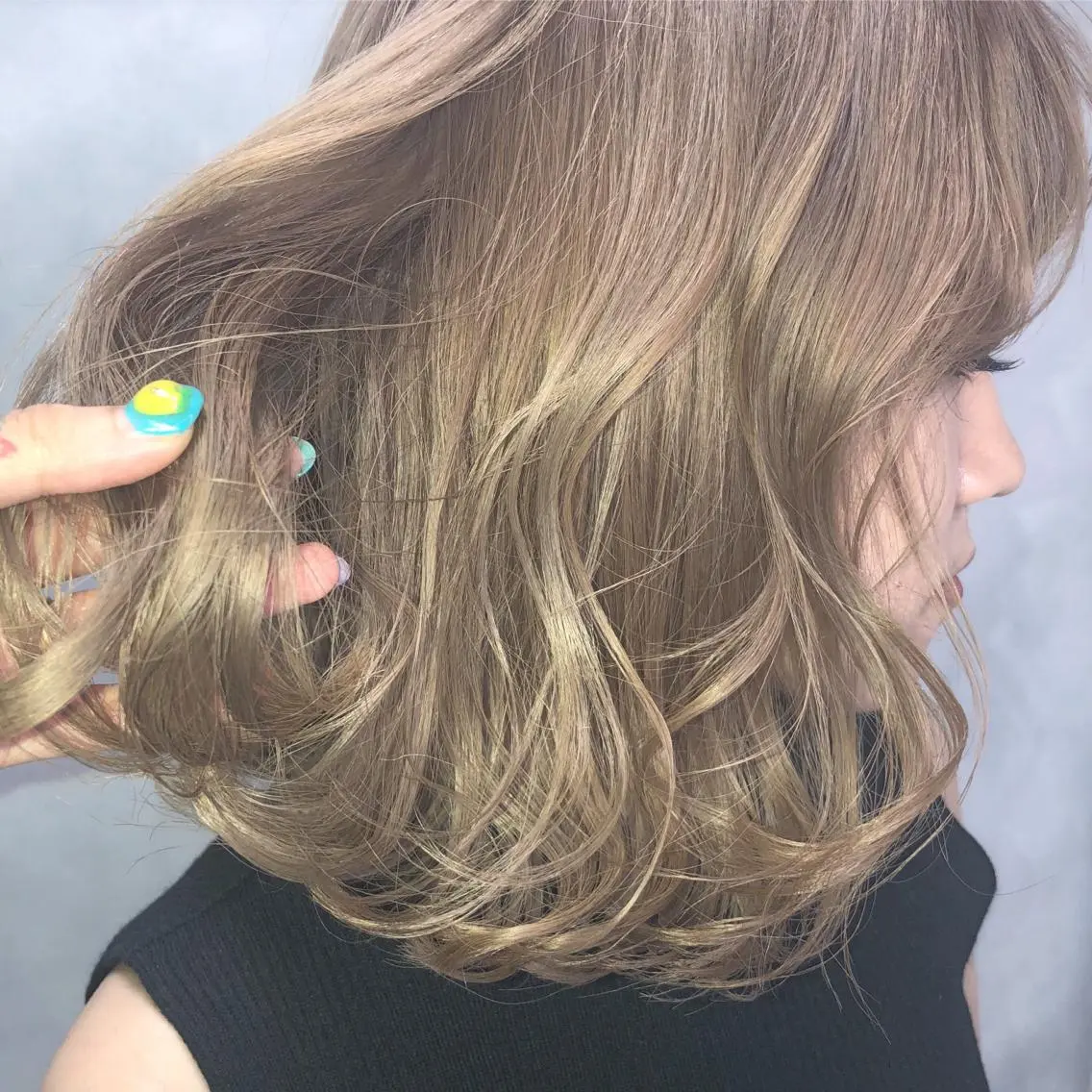 ミディアム カラー ベージュカラー ハイトーンカラー オレンジ ORIKA 美容室のヘアスタイル