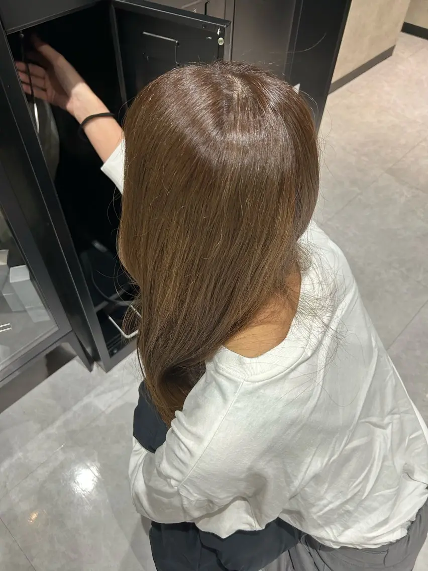 ロング カラー グレージュ 髪質改善 ヘアカラー トリートメント 《.Xian》リク /透明感/カットのヘアスタイル