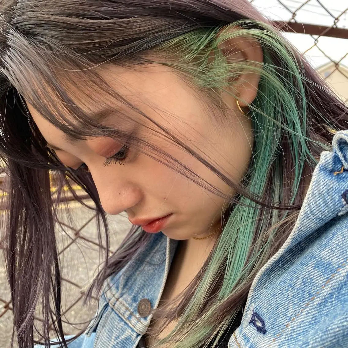 ロング カラー ミント ミントグリーン 岡村 玲奈のヘアスタイル