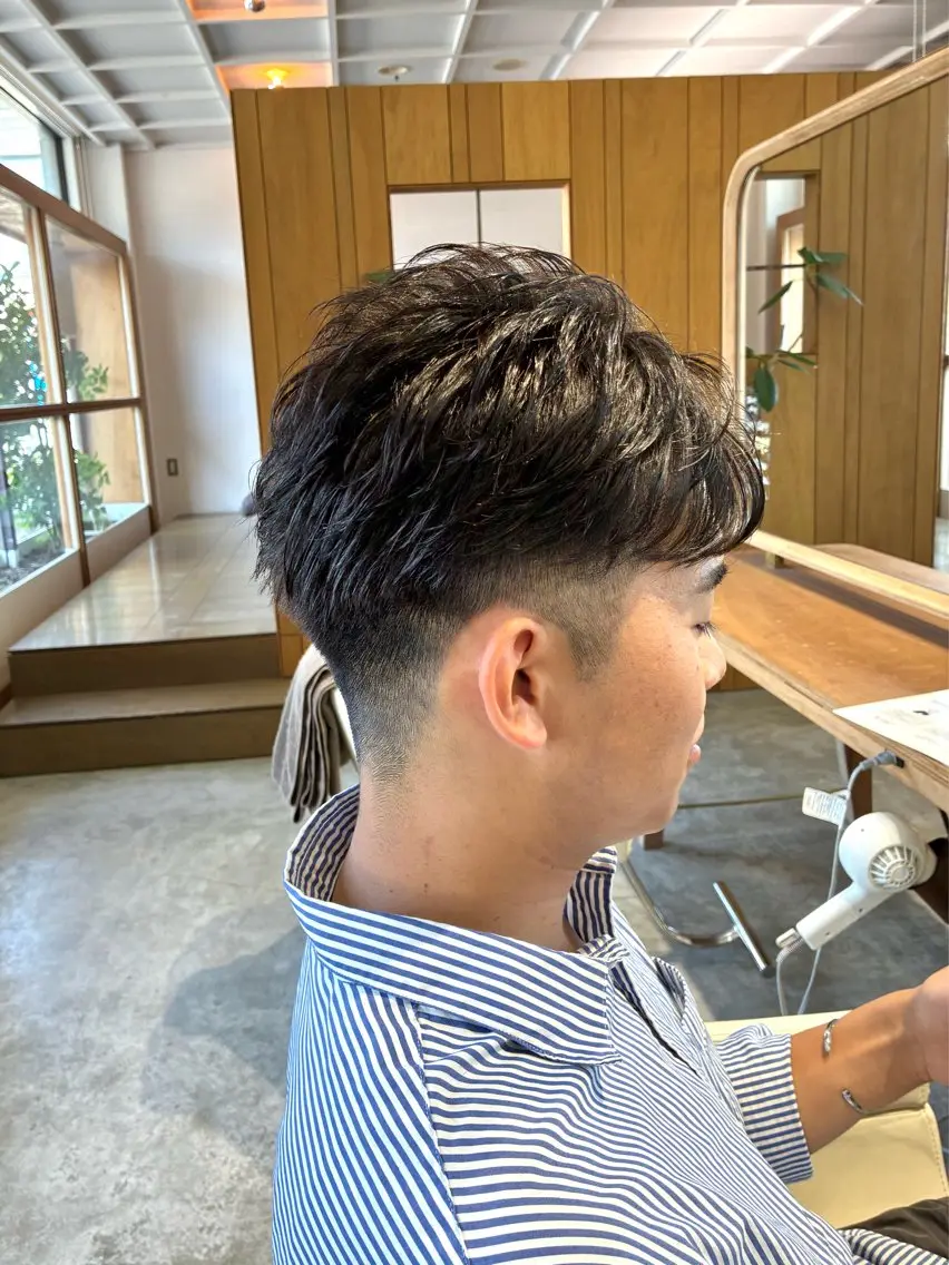 ショート パーマ メンズ フェードカット メンズインナーカラー メンズパーマ スパイキーショート メンズウルフカット カット パーマ 佐藤 悠生 メンズパーマ.カットのヘアスタイル