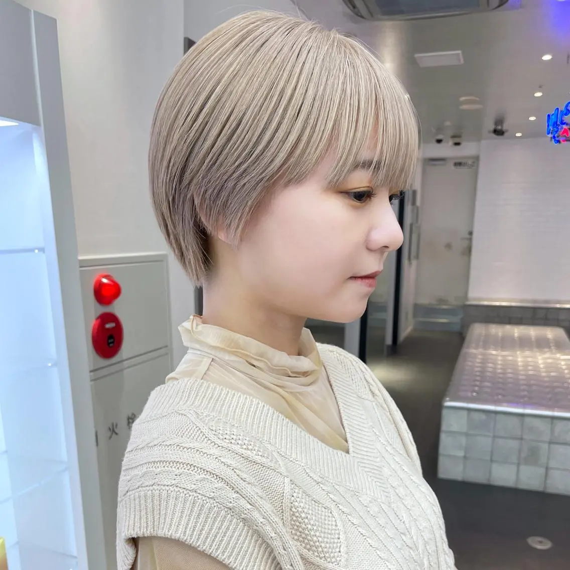 ショート カラー ベージュカラー ダブルカラー ハイトーンカラー 💍ダメージ最小限 ブリーチ/ちさと💍のヘアスタイル