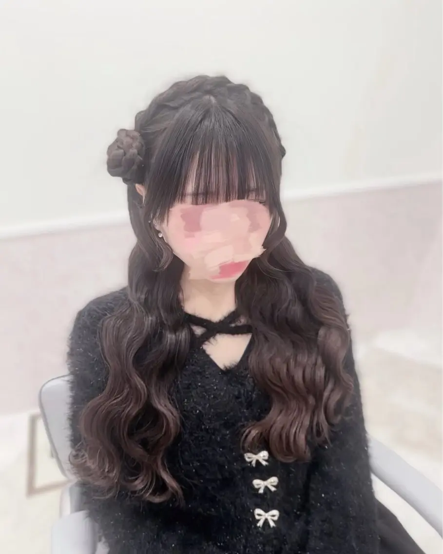 ロング ヘアアレンジ お団子ヘア カチューシャ ヘアセット 🎀ちゃんりお🎀 /ブリーチなしカラーのヘアスタイル