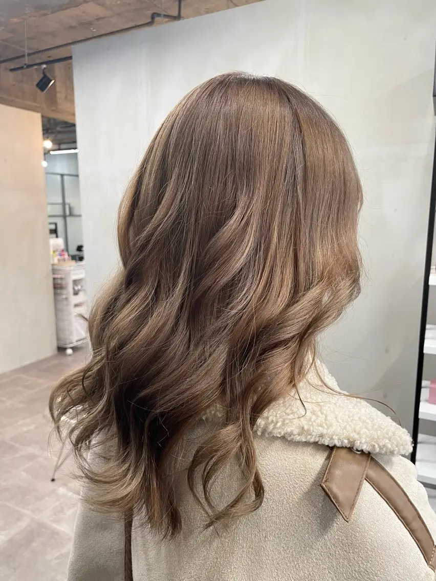 セミロング カラー ブリーチ ケアブリーチ ALLEN hair /まなのヘアスタイル