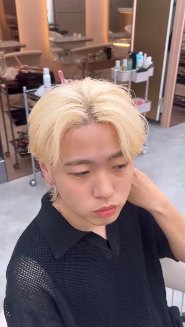ショート カラー ブリーチ ブロンド 宮嶋 蓮のヘアスタイル
