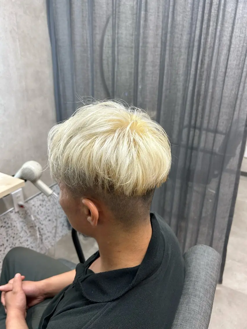 カラー メンズ メンズブリーチ ブリーチ カット ヘアカラー VIE.ORNER 土気🍀小岩井樹のヘアスタイル