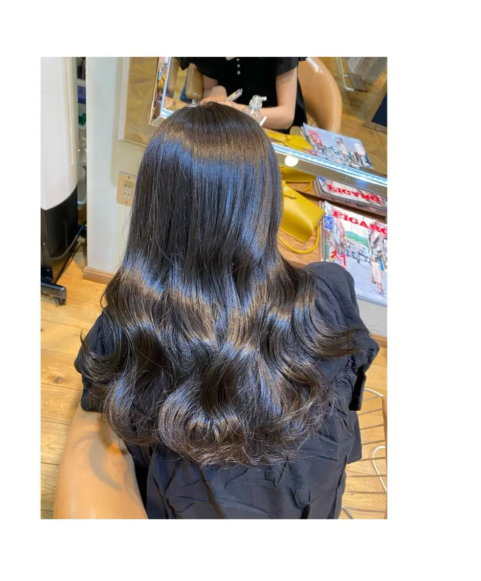 カラー 新嵩 真理のヘアスタイル