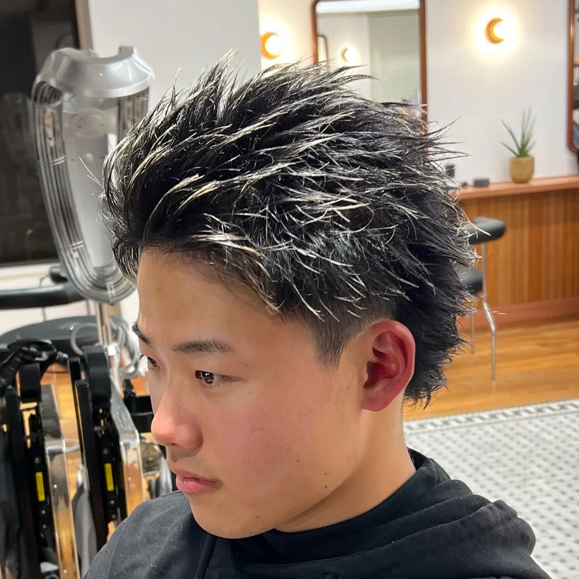 ショート メンズ スパイキーショート ツーブロック ショートヘア カット メンズカット✂️ スキンフェード伊藤陸のヘアスタイル
