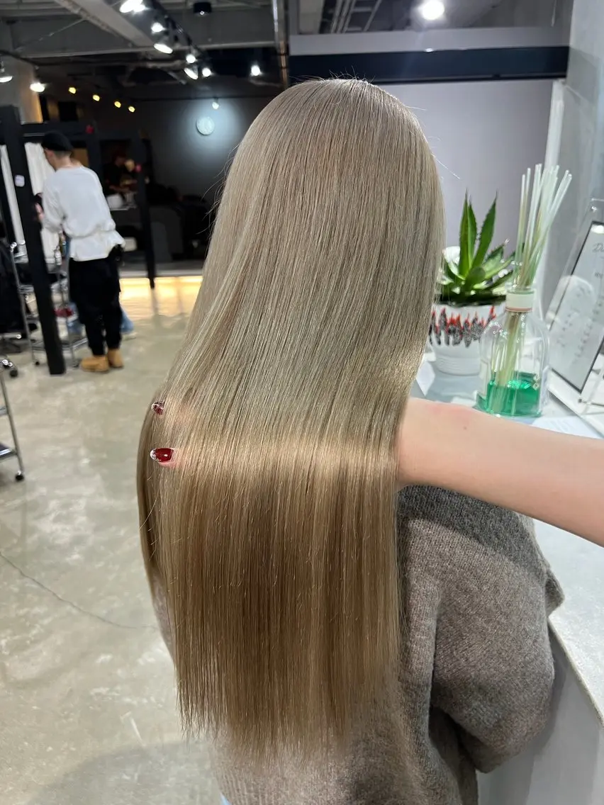 ロング カラー ベージュカラー ブリーチ ブロンド ブロンドベージュ ハイトーンカラー カット ヘアカラー ヨシオカ マオのヘアスタイル