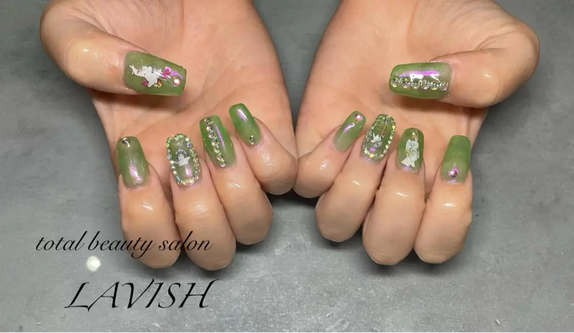 ネイル LAVISH 大和店 emi・:*+のネイルデザイン