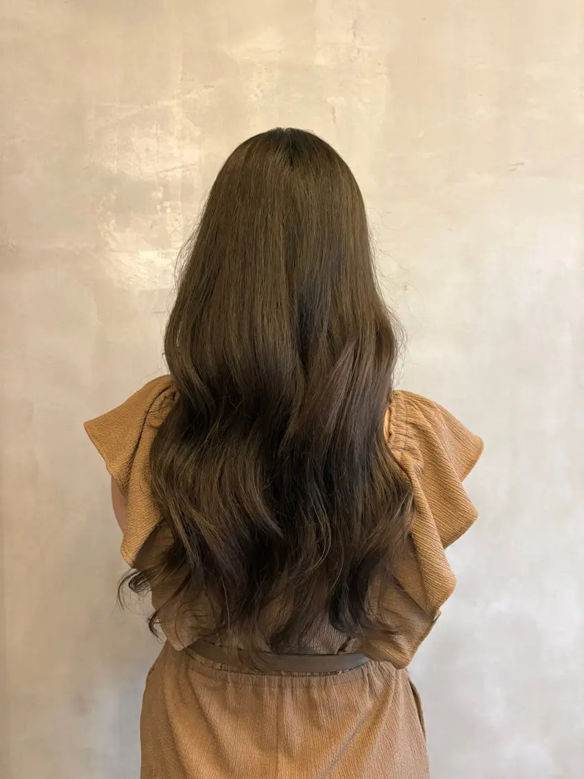 ロング 岡本 海愛のヘアスタイル