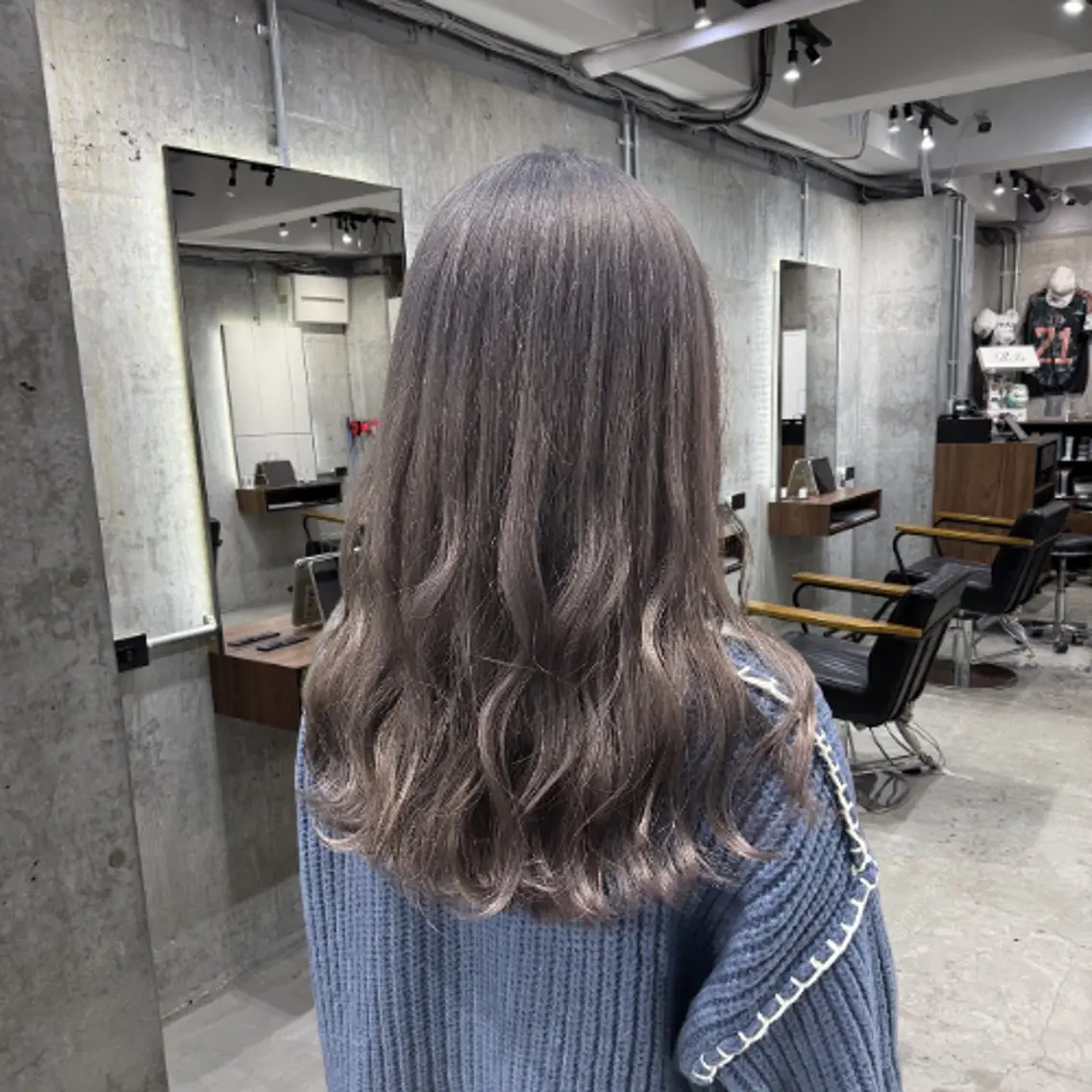 ロング カラー シルバー ヘアカラー トリートメント 青木 春実のヘアスタイル