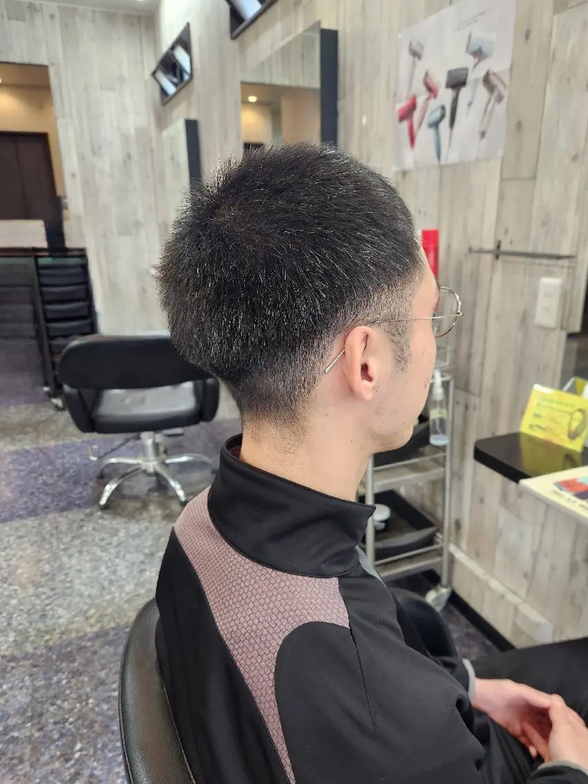 メンズ 刈り上げ 岩瀬 未来のヘアスタイル