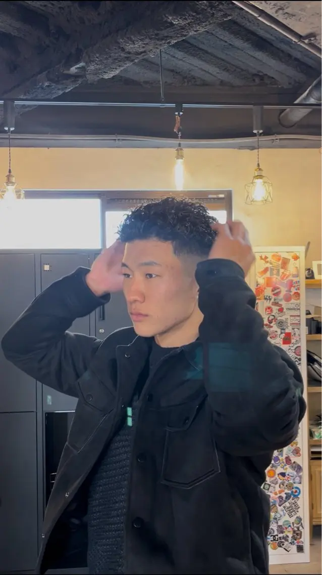 ショート パーマ メンズ フェードカット メンズパーマ スキンフェード 海外風メンズ🇺🇸 💈N.Yuto💈のヘアスタイル