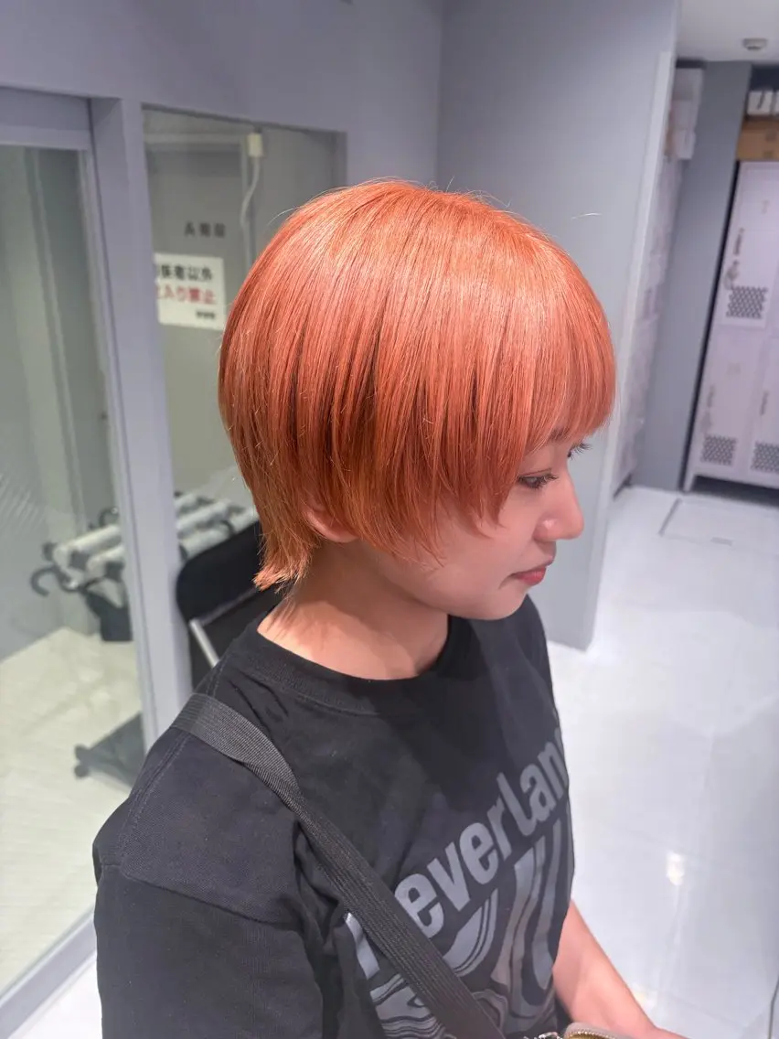 ショート カラー ブリーチ ケアブリーチ ダブルカラー カット ヘアカラー トリートメント 菜々🦖新宿 ケアブリーチのヘアスタイル