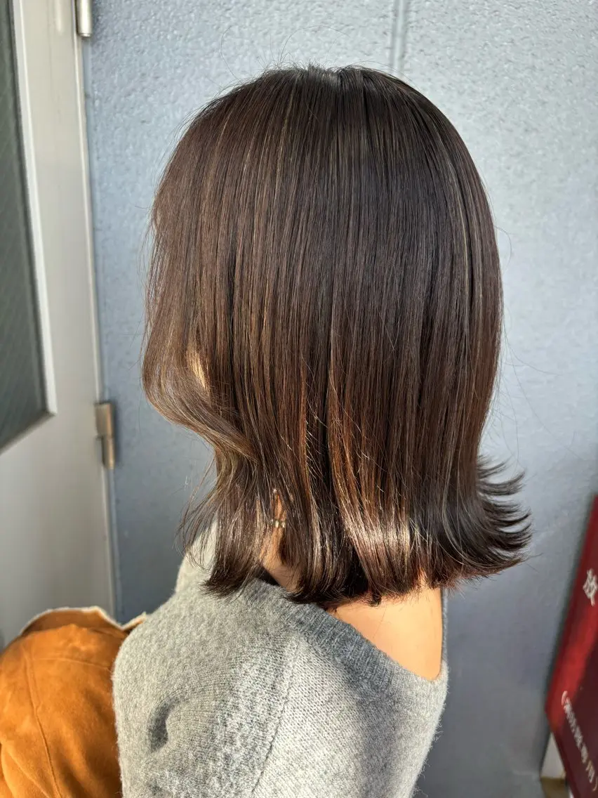 ミディアム ハイライト 艶•透明感カラー フィーシーのヘアスタイル
