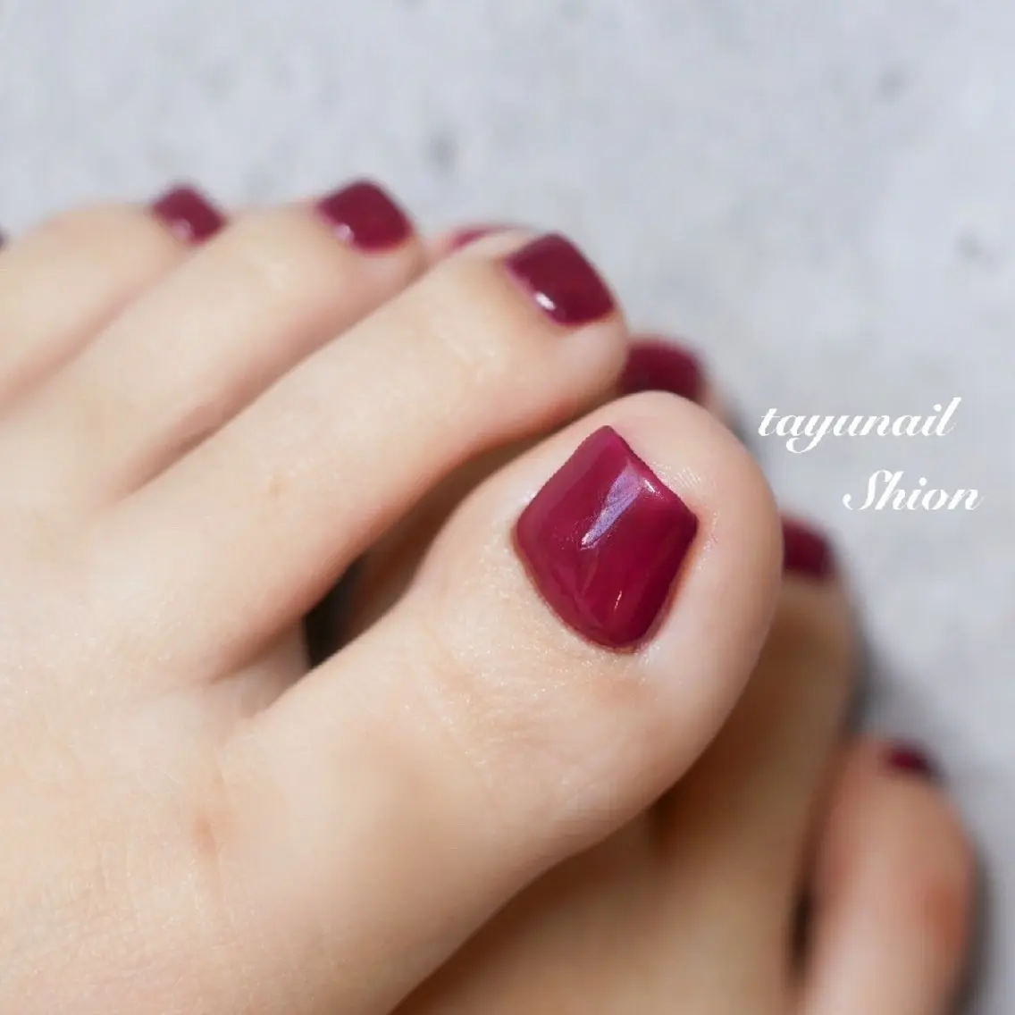 ネイル ボルドー フットネイル ジェルネイル ワンカラーネイル パラジェル ネイルサロン 【たゆnail】のネイルデザイン
