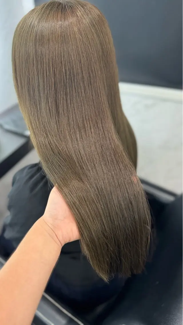 ロング ヘアカラー stylist Momoのヘアスタイル