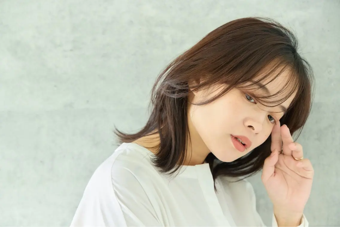 ミディアム シモウラ アオイのヘアスタイル