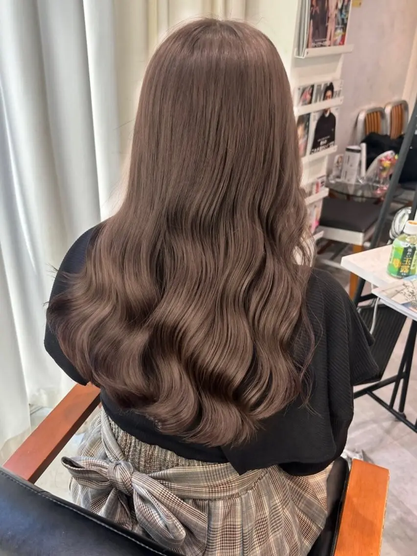 セミロング ヘアカラー 𝒔𝒂𝒚𝒂🫧 赤みレス透け感カラーのヘアスタイル