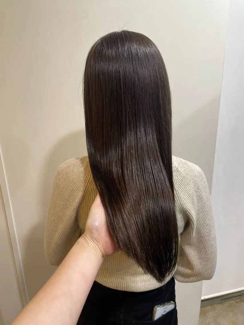 ロング カラー ベージュカラー オリーブベージュ カット ヘアカラー トリートメント MIOベージュカラー 柔らかいカラーのヘアスタイル