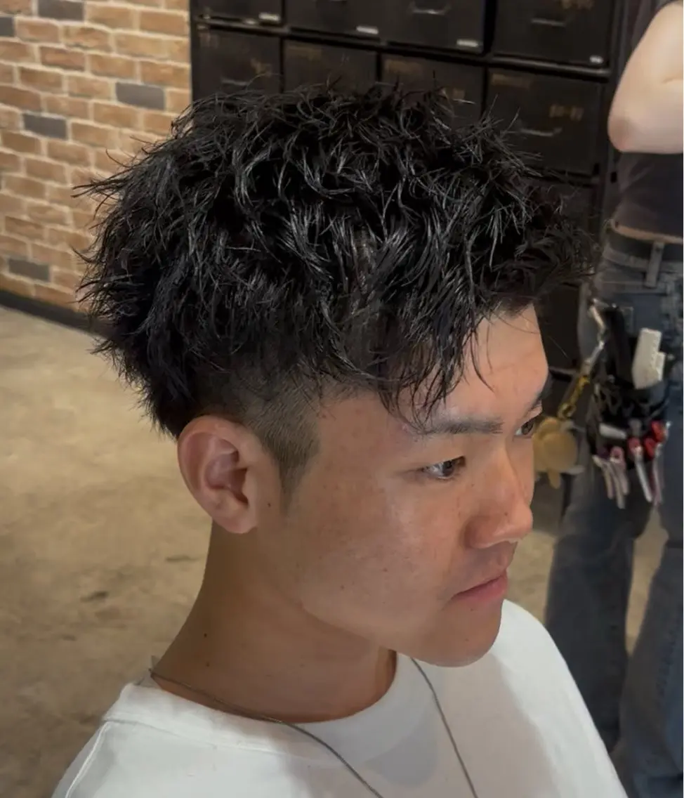 メンズ メンズパーマ メンズショート カット パーマ 三宅 涼馬のヘアスタイル