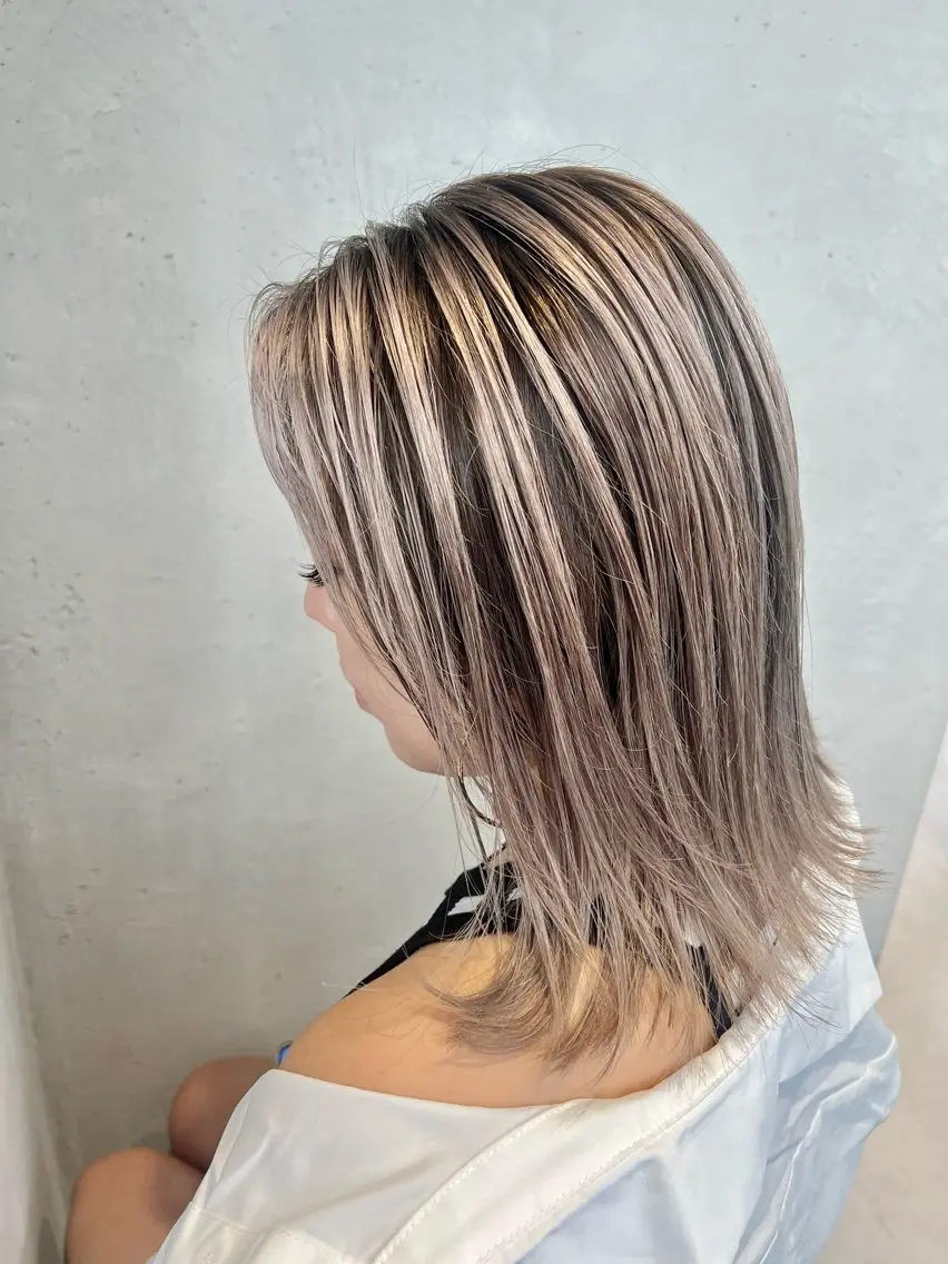 ミディアム カラー 宮永 智香のヘアスタイル