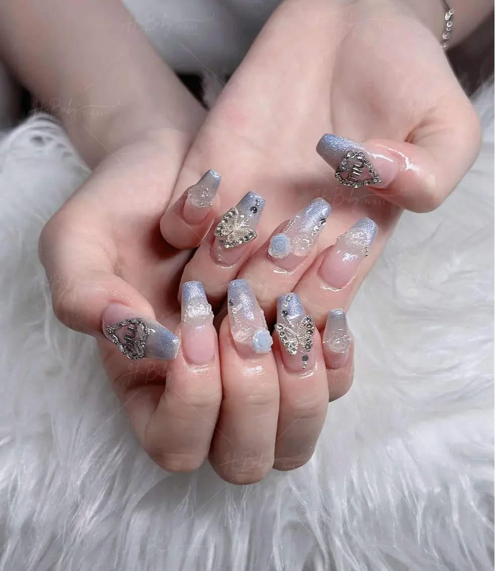 ネイル オーロラネイル フレンチネイル ジェルネイル ハロウィン キラキラネイル H.baby Nail Salonのネイルデザイン