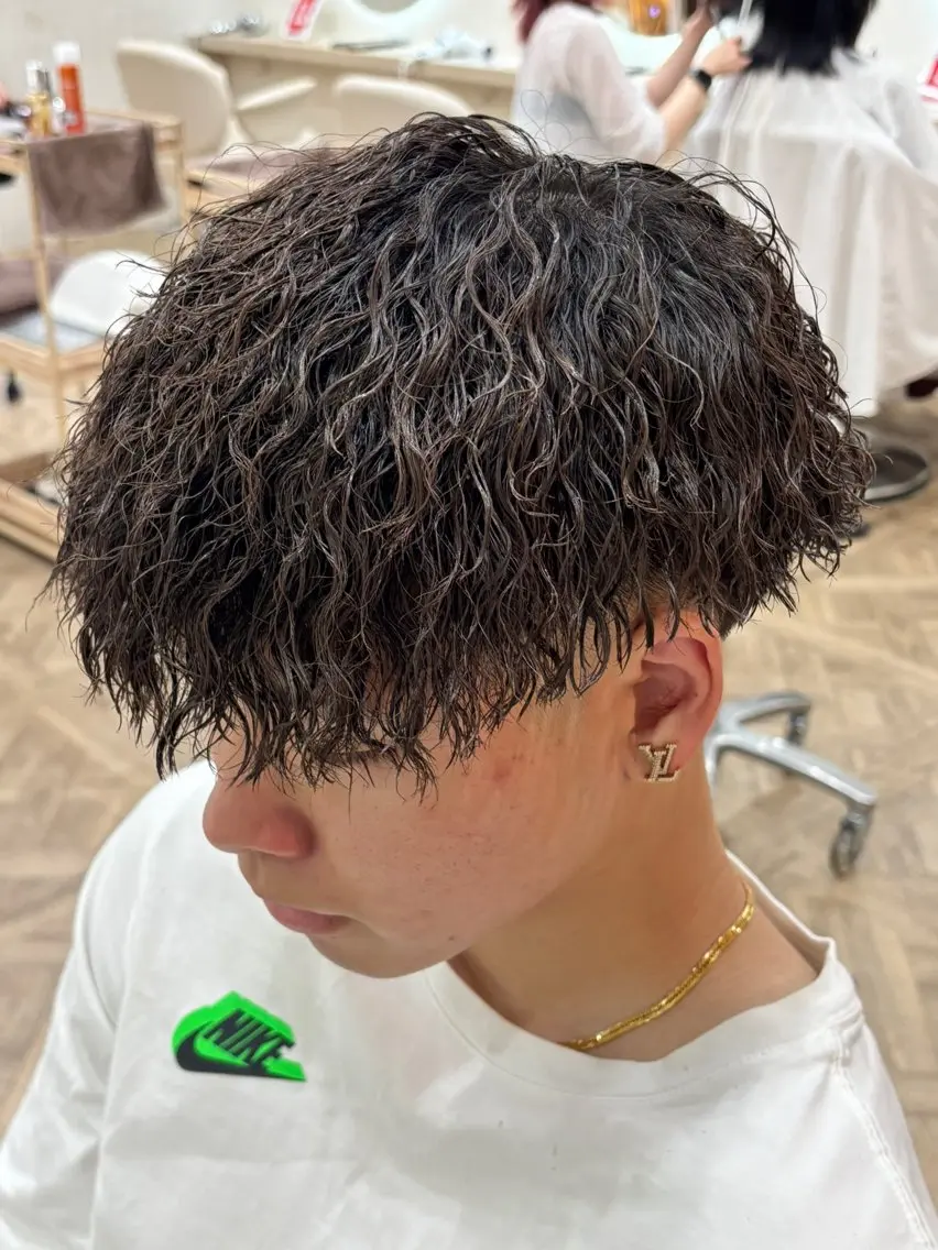 ショート パーマ メンズ メンズパーマ ツイストスパイラルパーマ スパイラルパーマ カット パーマ トリートメント パーマ職人DAIKI ツイスパ/波巻きのヘアスタイル