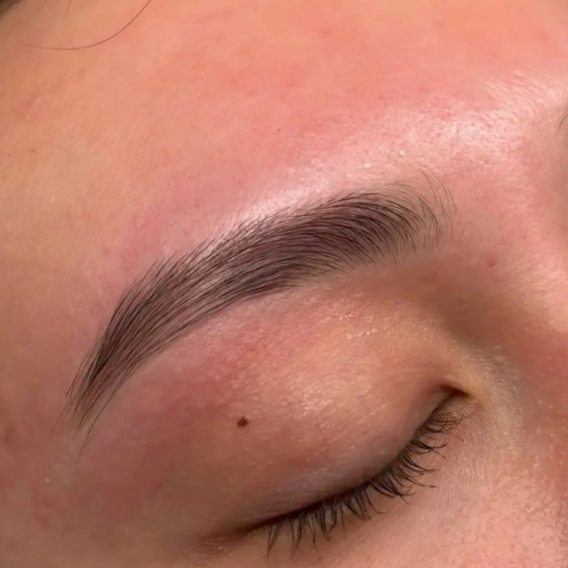 eyebrows waxの写真