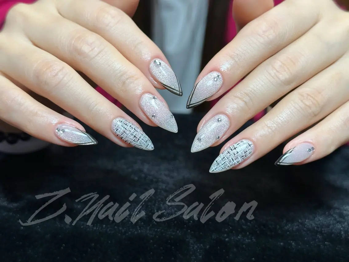 ネイル 長さ出し フットネイル フレンチネイル ジェルネイル ガラスフレンチ ハンドネイル Z.Nail Salonのネイルデザイン